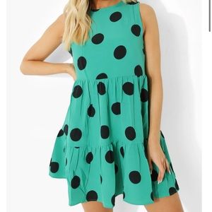 Boohoo Polka Dot Tiered Smock Dress. NWT!!